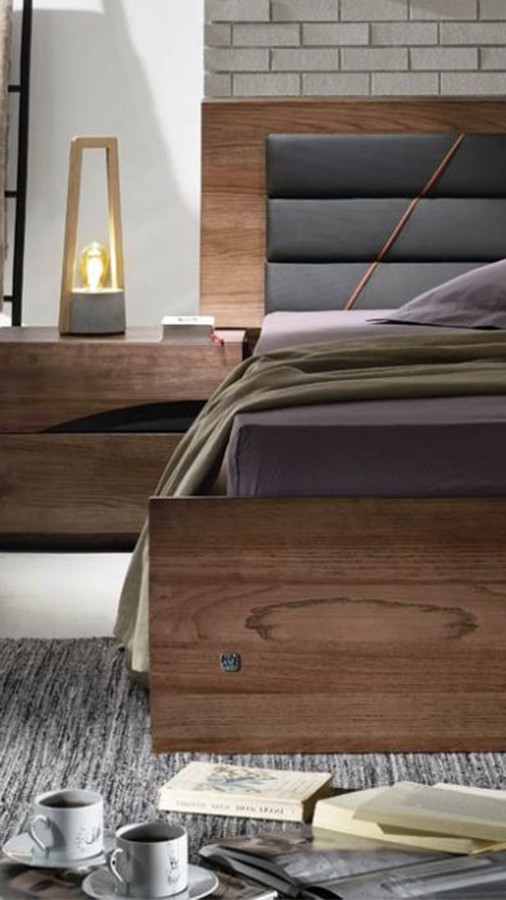 Σετ κρεβατοκάμαρας Σαρα More Dark ξύλινη βάση κρεβατιού και ξύλινο κεφαλάρι με υφασμάτινα μαξιλάρια και ξύλινο ασορτί κομοδίνο